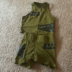 Matching Nike athletic set barely worn